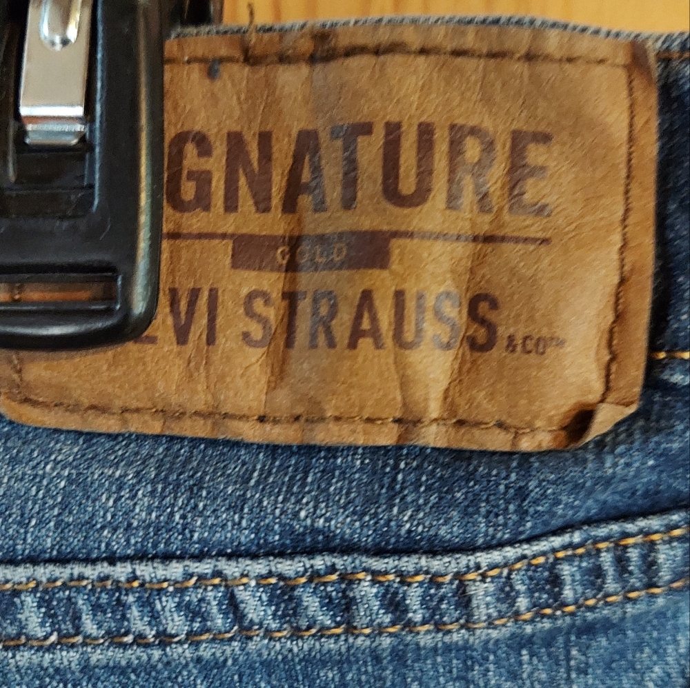 Signature Gold Jean's (Levi's)